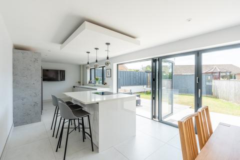 15 Jubilee Drive, Failand, Bristol, BS8 3XD