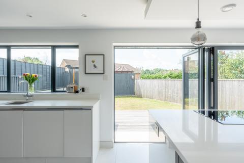 15 Jubilee Drive, Failand, Bristol, BS8 3XD