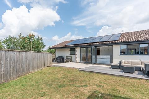 15 Jubilee Drive, Failand, Bristol, BS8 3XD