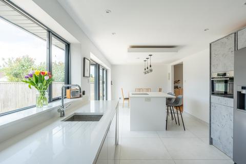 15 Jubilee Drive, Failand, Bristol, BS8 3XD