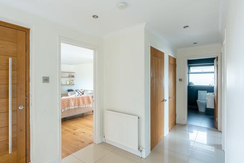 15 Jubilee Drive, Failand, Bristol, BS8 3XD