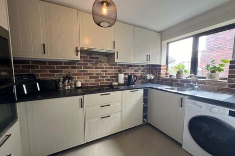 2 bedroom ground floor flat for sale, Priory Gardens, Abergavenny, NP7