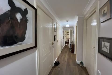 2 bedroom ground floor flat for sale, Priory Gardens, Abergavenny, NP7