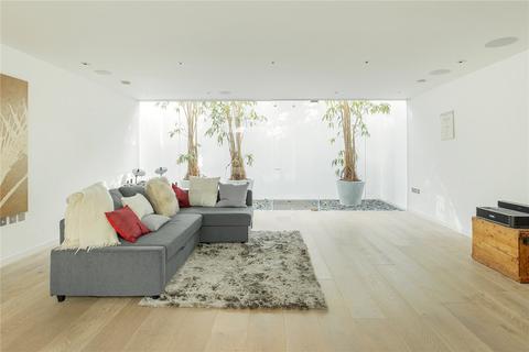 La Maison Verre, 110 Glebe Road, Cambridge, CB1 7TA