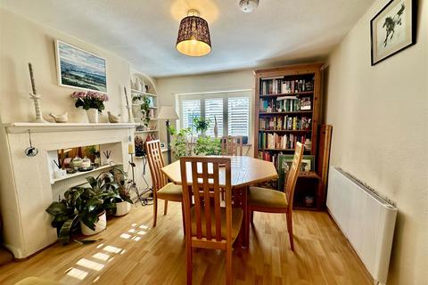 15 Dene Lane, Lower Bourne, Farnham, GU10 3PW