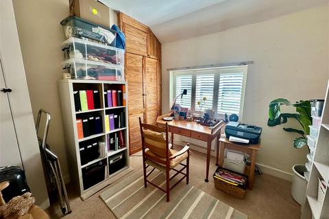 15 Dene Lane, Lower Bourne, Farnham, GU10 3PW