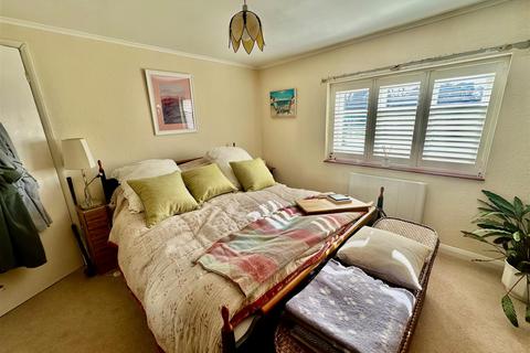 15 Dene Lane, Lower Bourne, Farnham, GU10 3PW