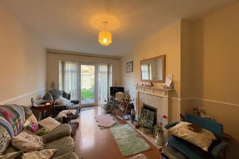 2 bedroom flat for sale, 17 Chase Gardens, Chingford, London, E4 8LB