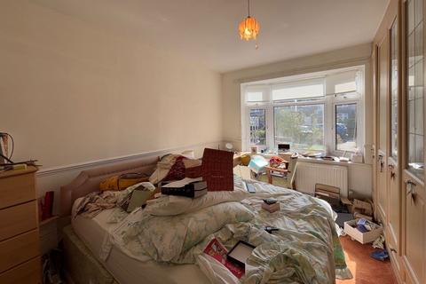 2 bedroom flat for sale, 17 Chase Gardens, Chingford, London, E4 8LB