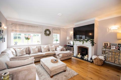 3 bedroom detached bungalow for sale, Rendlesham Way, Chorleywood, WD3