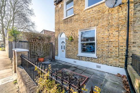 2 bedroom end of terrace house for sale, Walnut Tree Road, London SE10