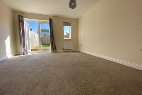 2 bedroom semi-detached house to rent, The Drift, Ipswich IP4