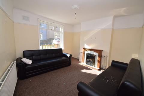 2 bedroom end of terrace house for sale, Oakfield Road, Bradford BD21