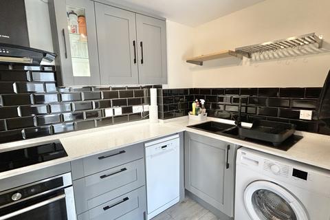 2 bedroom apartment to rent, Augustus House, New North Road