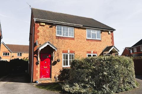 2 bedroom semi-detached house to rent, Skylark Drive, Basford