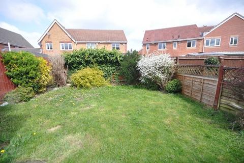 2 bedroom semi-detached house to rent, Skylark Drive, Basford