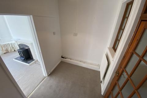 2 bedroom terraced house to rent, Isca Road