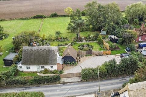 3 bedroom cottage for sale, Colchester Road, Bures CO8