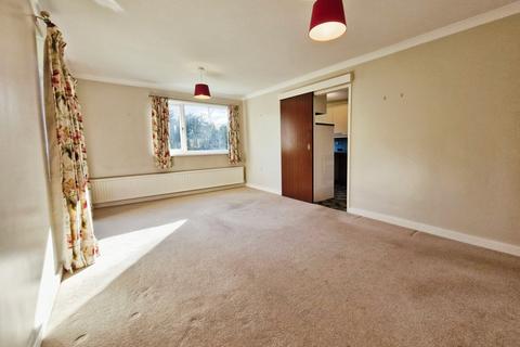 2 bedroom apartment to rent, Marlowe Court, Leeds LS20