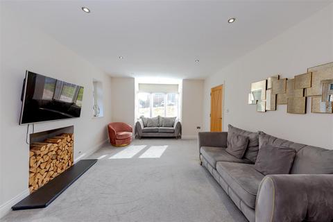 2 Alder Tree Grove, Walsall, WS9 0AN