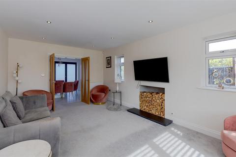 2 Alder Tree Grove, Walsall, WS9 0AN