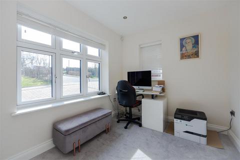 2 Alder Tree Grove, Walsall, WS9 0AN