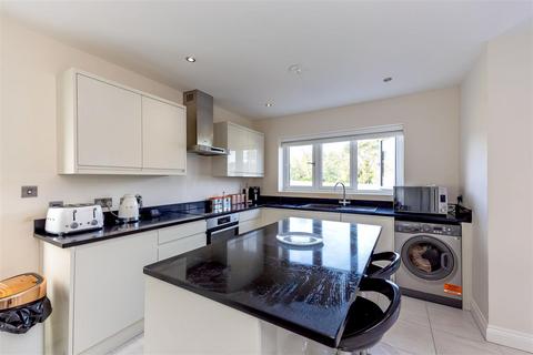 2 Alder Tree Grove, Walsall, WS9 0AN