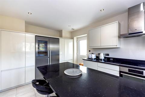 2 Alder Tree Grove, Walsall, WS9 0AN