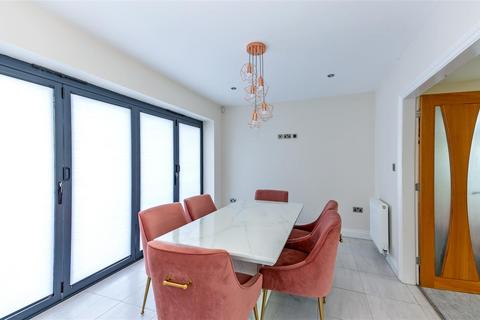 2 Alder Tree Grove, Walsall, WS9 0AN