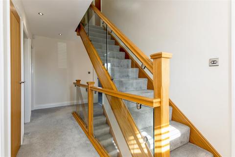 2 Alder Tree Grove, Walsall, WS9 0AN