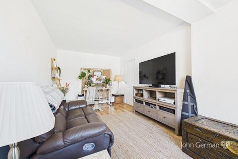 26 Waterside, Burton-on-trent, DE15 9HE