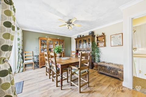 26 Waterside, Burton-on-trent, DE15 9HE
