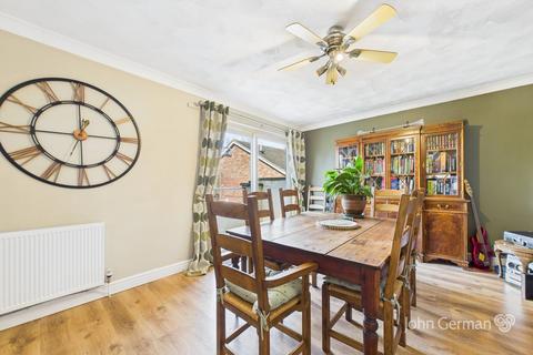 26 Waterside, Burton-on-trent, DE15 9HE