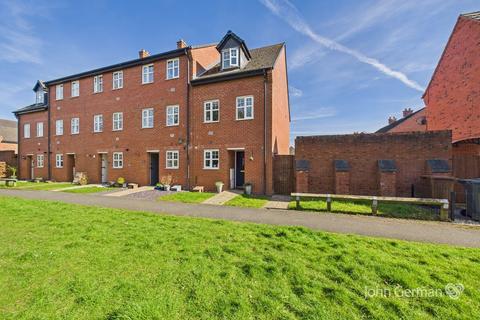 3 bedroom end of terrace house for sale, Nelson Close, Lichfield