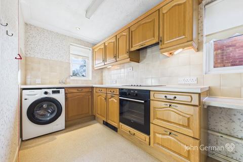 1 bedroom flat for sale, Derwent Close, Burton-on-Trent