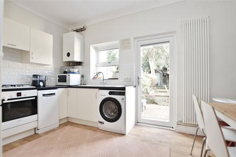 41 Raglan Road, Knaphill, Woking, GU21 2AR