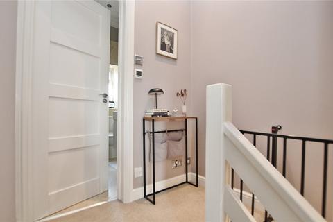 41 Raglan Road, Knaphill, Woking, GU21 2AR