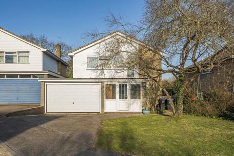 16 Evelyn Close, Woking, GU22 0DG