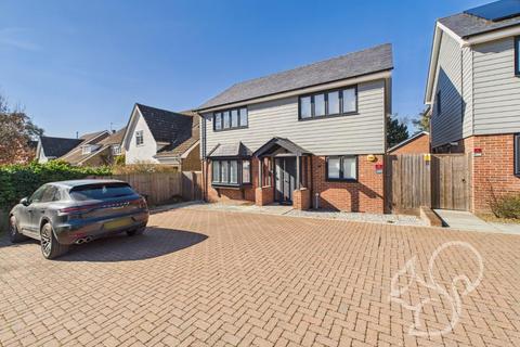 4 bedroom detached house for sale, Finch Way, Colchester