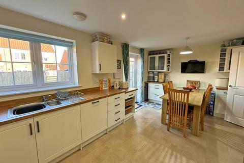 4 bedroom detached house for sale, Elderflower Road, Scarborough YO13