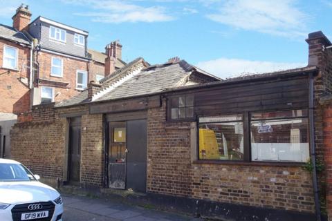 Industrial unit to rent, Ashford Road, London