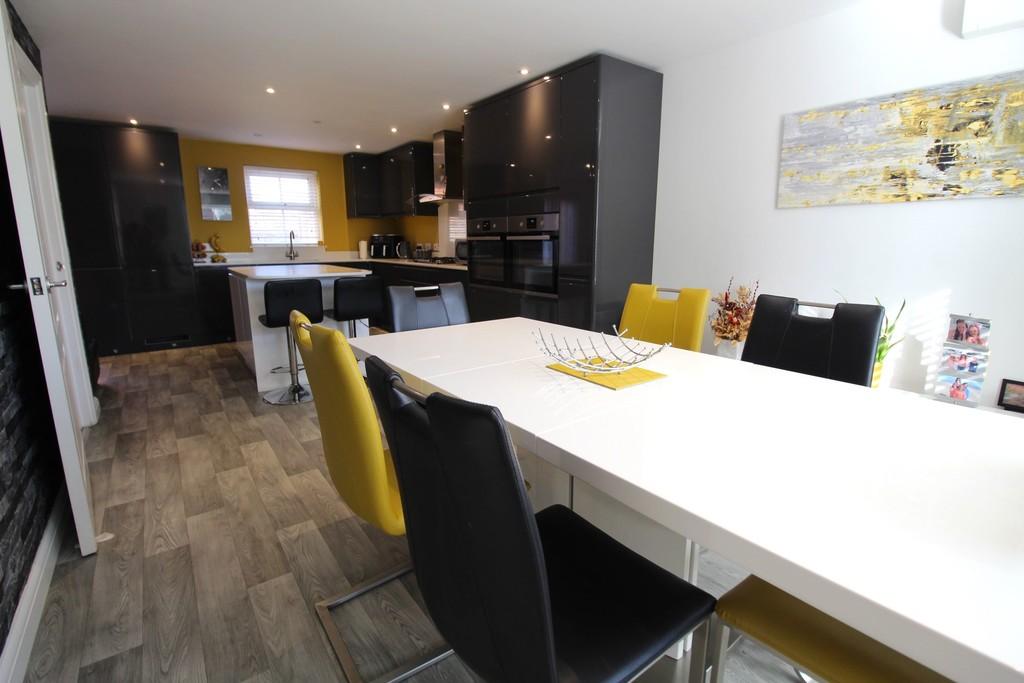 Kitchen diner 3