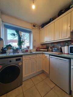 2 bedroom semi-detached house to rent, Spring Grove, Thornhill CF14