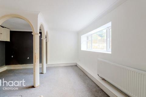 Studio to rent, Normanton Road, SOUTH CROYDON