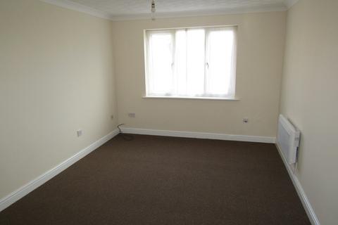 2 bedroom flat to rent, Chelmer Close, Frinton On Sea CO13