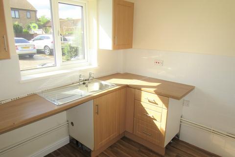 2 bedroom flat to rent, Chelmer Close, Frinton On Sea CO13