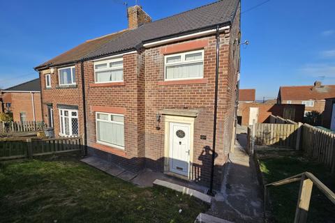 3 bedroom semi-detached house to rent, Greenfield Road, Hoyland