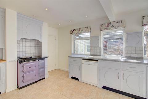 2 bedroom detached bungalow for sale, Tetbury Hill, Malmesbury