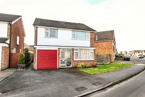 4 bedroom detached house for sale, Greenacres Drive, Lutterworth LE17