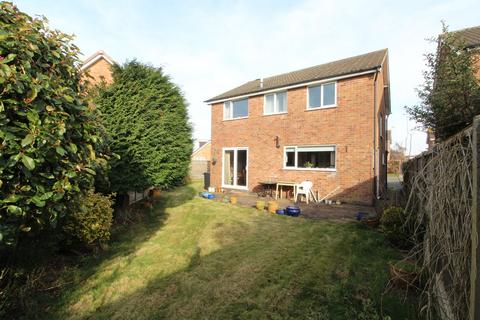 4 bedroom detached house for sale, Greenacres Drive, Lutterworth LE17